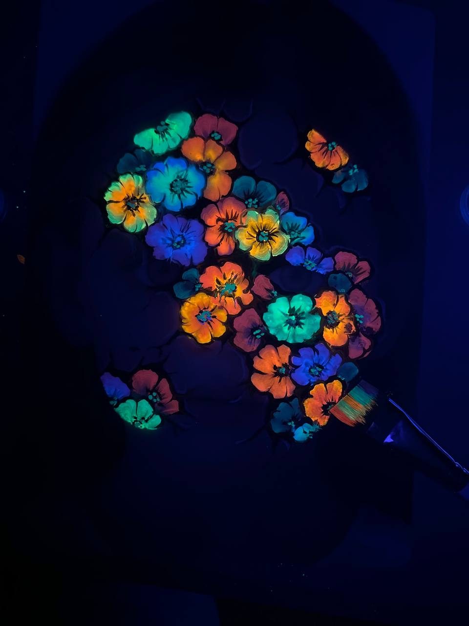 Les-Maquilleuses-Nadiia-Gavukchian-fluo-face-flowers